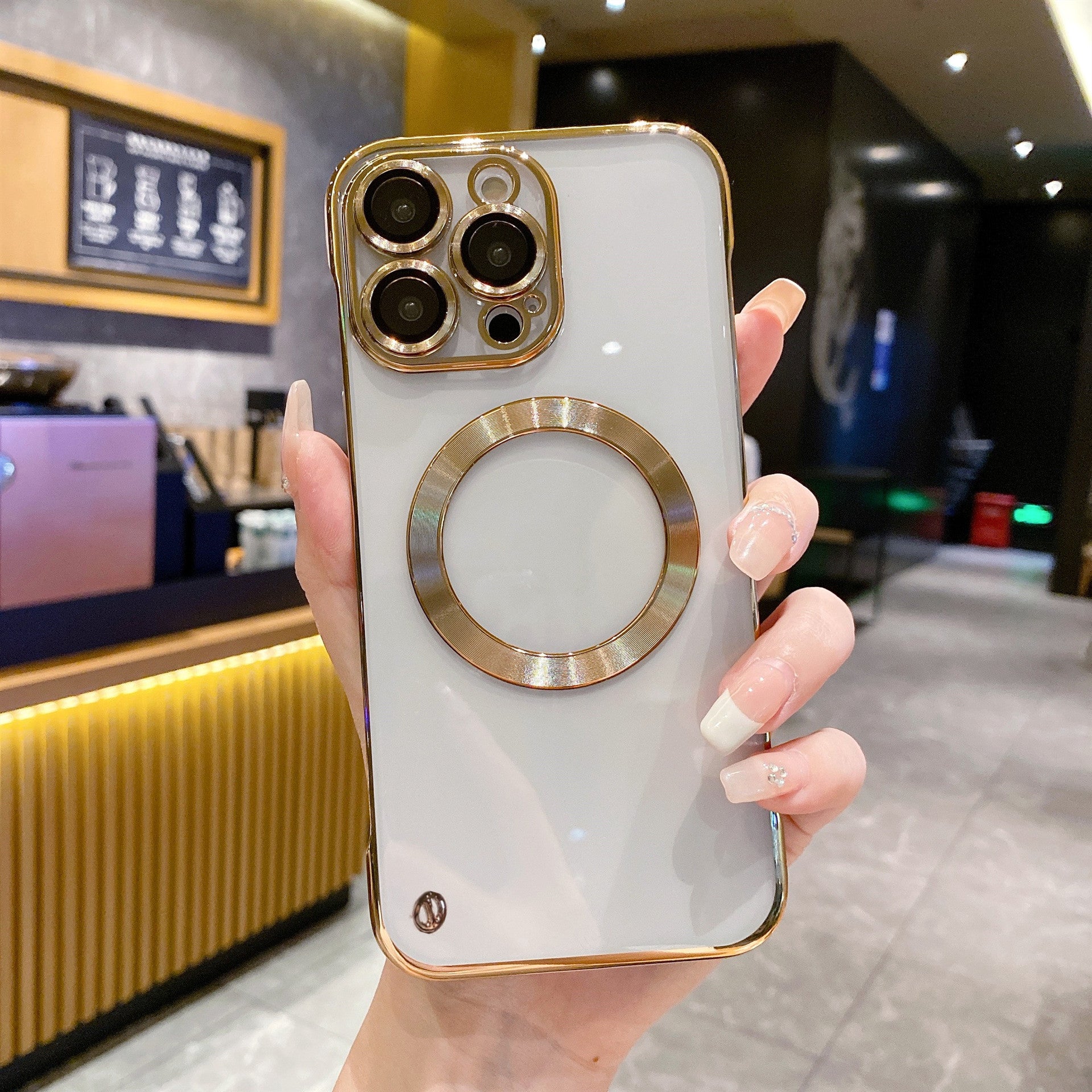 iPhone 15 Pro Max Borderless Magnetic Phone Case