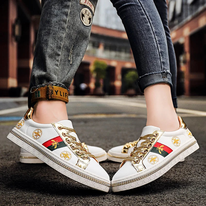 Leder Herren schuhe lässig Luxusmarke Herren Mokassins italienische atmungsaktive Slip auf Herren schuhe Biene bedruckte Schuhe