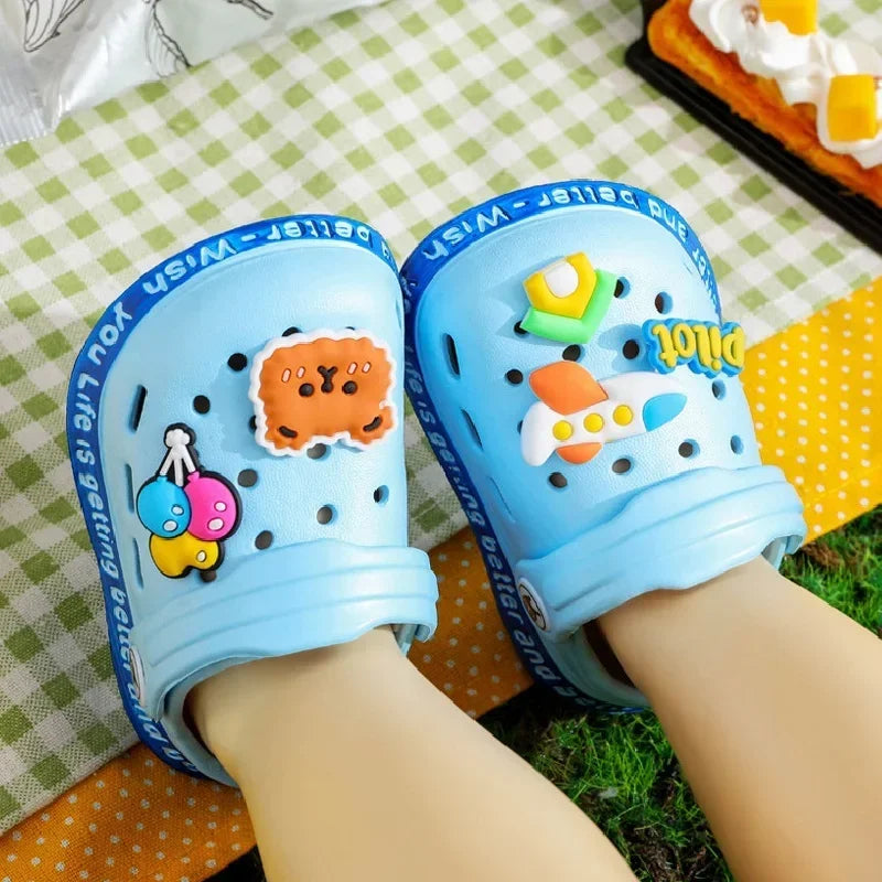 Sommer Kinder SchuheSandalen Loch Kinder Schuhe Hausschuhe Weiche Anti-Skid Cartoon Design Loch Baby Schuhe Sandstrand Für jungen Mädchen