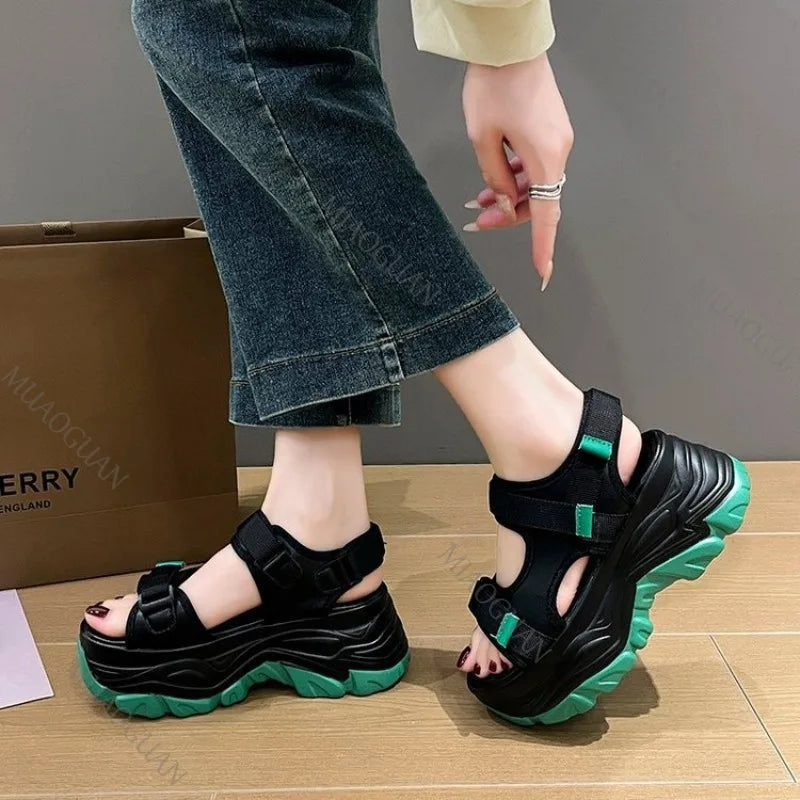 Sommer Neue Dicken Boden Sandalen für Frauen Casual Sport Stil Runden Kopf High Heels Weibliche Schuhe Schwarz Gladiator Sandales Femmes