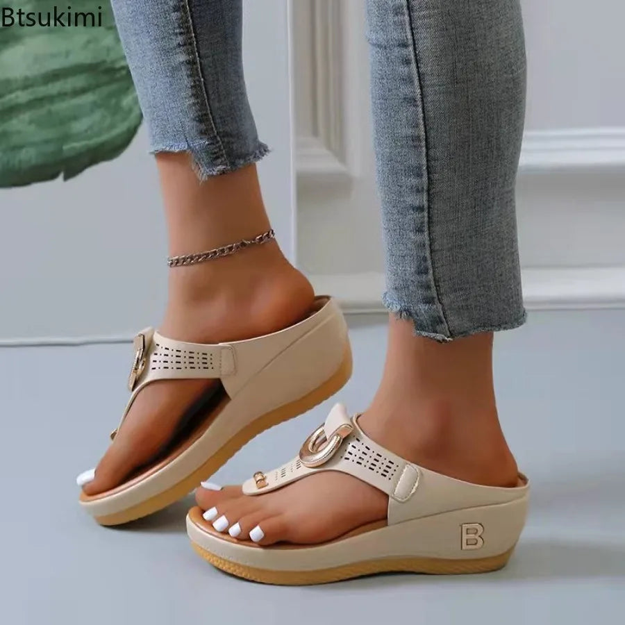 Sommer-Sandalen für Damen 2026: Bequeme Plateau-Keilsandalen und rutschfeste offene Pantoffeln in großen Größen