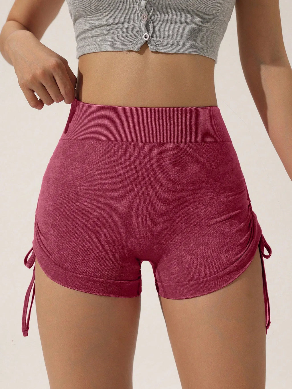 Mattierte Shorts mit Kordelzug für Damen, pfirsichfarbenes Heben des Gesäßes, Fitnessradfahren, dreiteilige Hose, Laufsport, mattierte Shorts