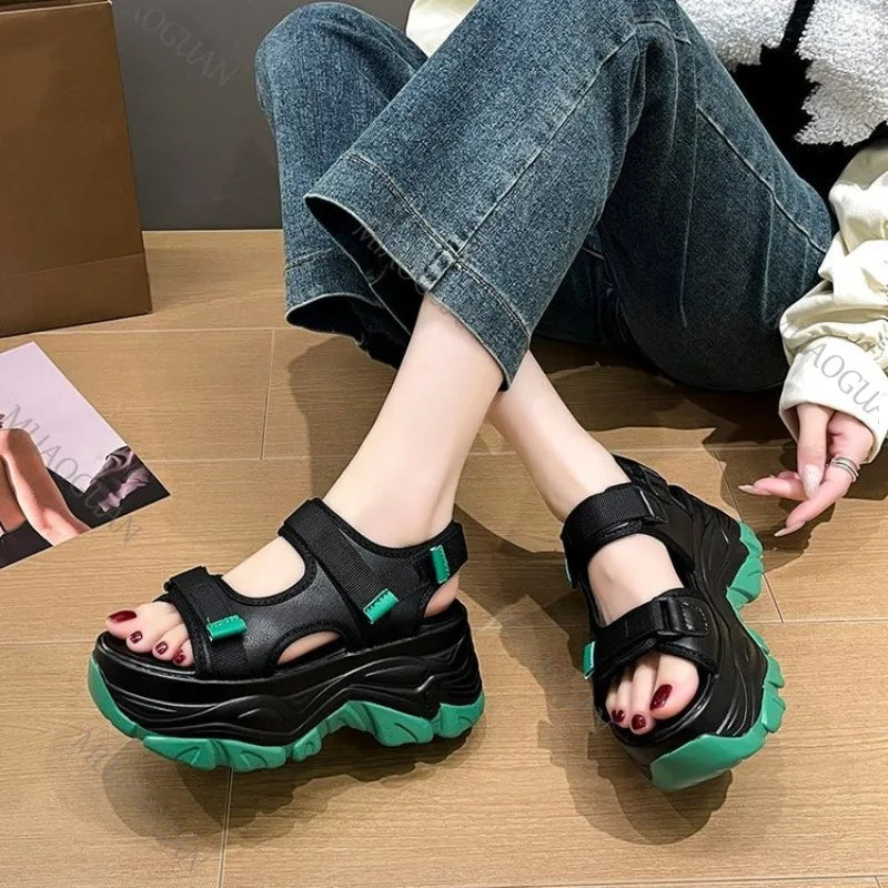 Sommer Neue Dicken Boden Sandalen für Frauen Casual Sport Stil Runden Kopf High Heels Weibliche Schuhe Schwarz Gladiator Sandales Femmes