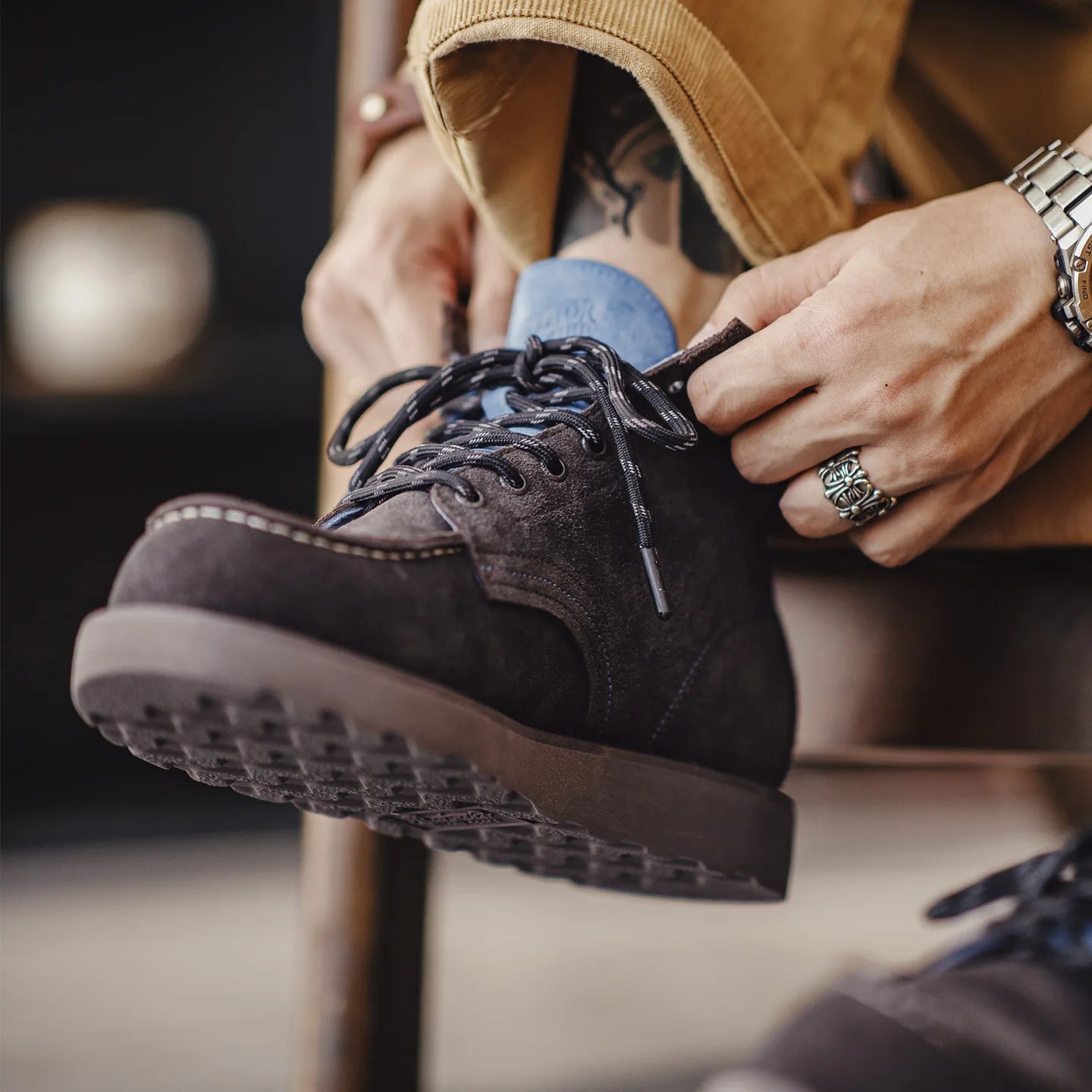 Herren Retro Braune High-Top-Arbeitsstiefel, klobige Sohle, Schnürstiefel aus Kuh-Wildleder, Thermo-Kampfstiefel für Herbst- und Winterschuhe