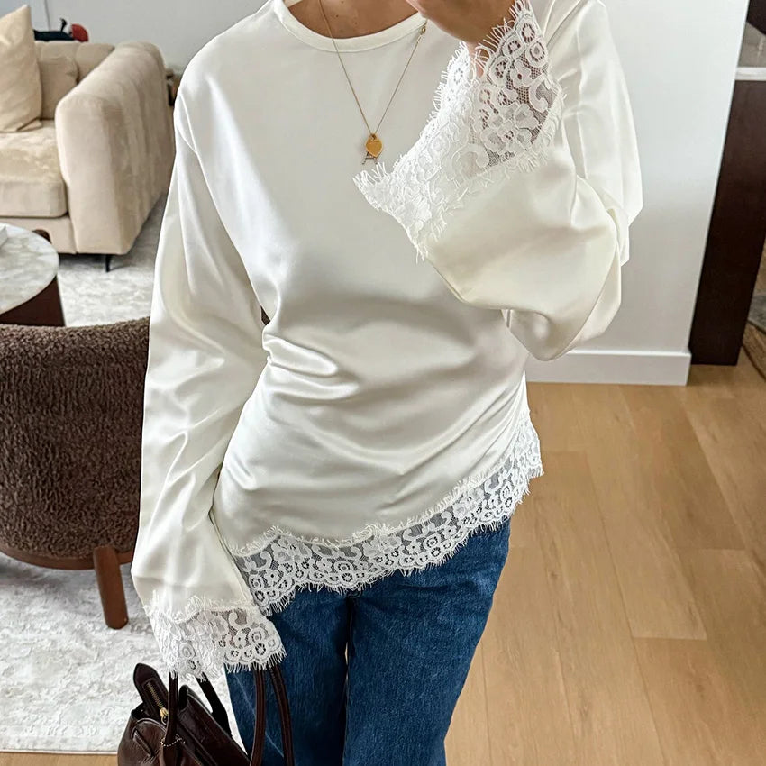 Linad Elegante Weiße Spitzenbluse mit Trompetenärmeln für Damen 2026 Vintage Satin Asymmetrische Hemden Lässige O-Ausschnitt Pullover Tops