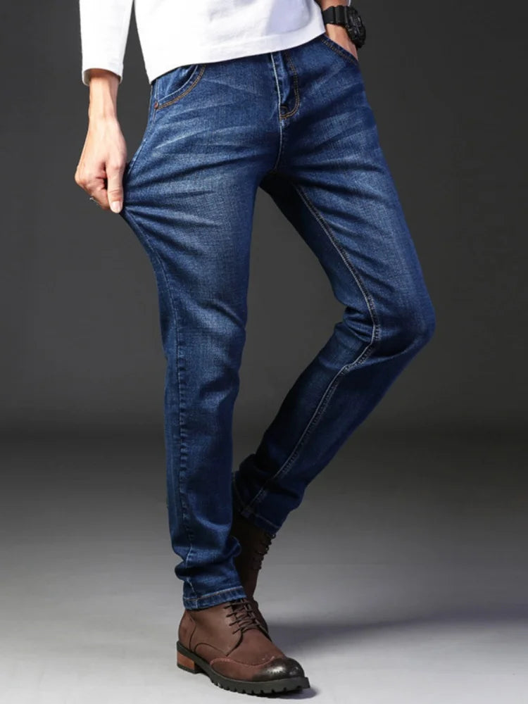 Herrenjeans mit geradem Schnitt und elastischem Bund, neuer und beliebter Stil, Freizeithose für Frühling und Herbst, große Größen, geeignet für Arbeit und Freizeit.