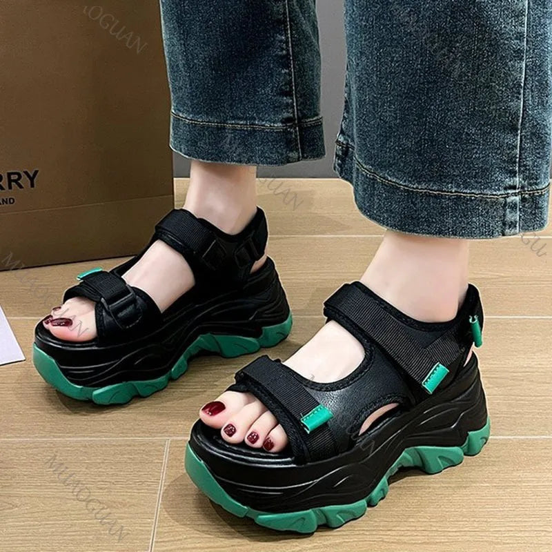Sommer Neue Dicken Boden Sandalen für Frauen Casual Sport Stil Runden Kopf High Heels Weibliche Schuhe Schwarz Gladiator Sandales Femmes