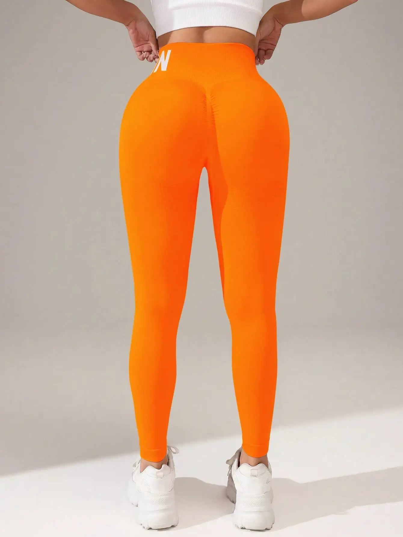 Europäische und amerikanische nahtlose Yoga-Leggings mit Bundbeschriftung, Po-Lifting, schnell trocknende, atmungsaktive Damenstrumpfhose für Erbse
