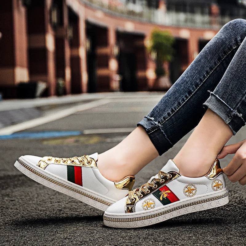 Leder Herren schuhe lässig Luxusmarke Herren Mokassins italienische atmungsaktive Slip auf Herren schuhe Biene bedruckte Schuhe