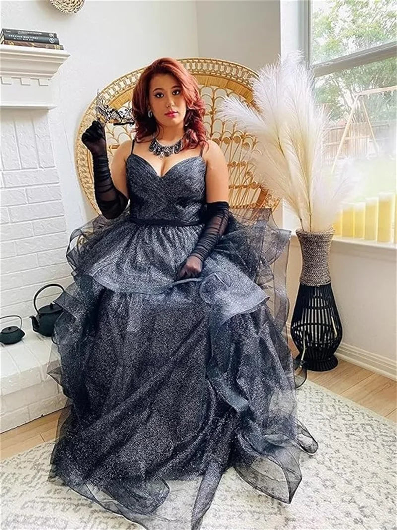 Maßgeschneiderte glitzernde Tüll-Abschlussballkleider, Spaghettiträger, Ballkleider für Frauen, bauschiges, abgestuftes, formelles Abend- und Partykleid