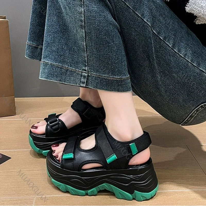 Sommer Neue Dicken Boden Sandalen für Frauen Casual Sport Stil Runden Kopf High Heels Weibliche Schuhe Schwarz Gladiator Sandales Femmes