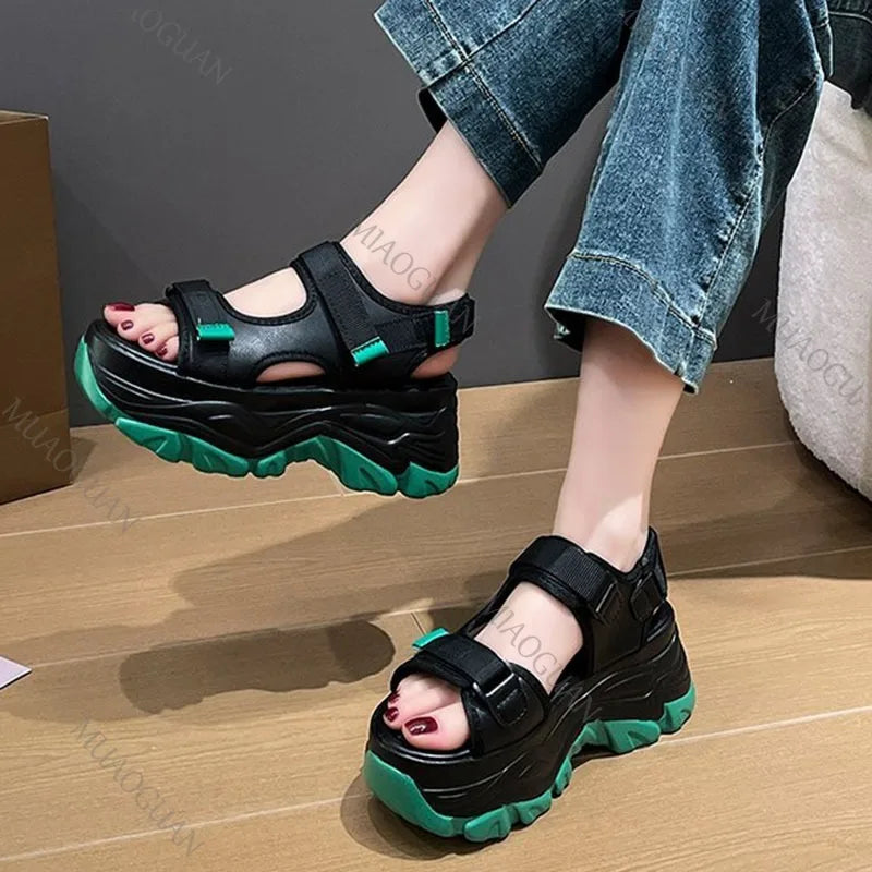 Sommer Neue Dicken Boden Sandalen für Frauen Casual Sport Stil Runden Kopf High Heels Weibliche Schuhe Schwarz Gladiator Sandales Femmes