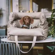 Das Auto-Haustierbett ist abnehmbar und waschbar, geeignet für alle vier Jahreszeiten. Wasserdichtes und beißendes Hundebett aus Leder-PU