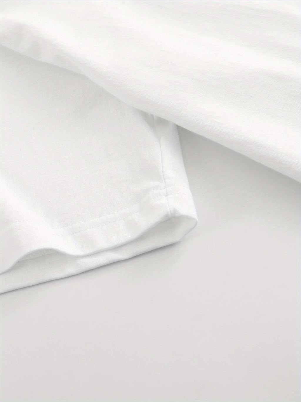 Das Damen-T-Shirt-Design ist einfach und exquisit, weich und bequem und vielseitig, modische Persönlichkeit, grafische T-Shirts, Y2K-Top