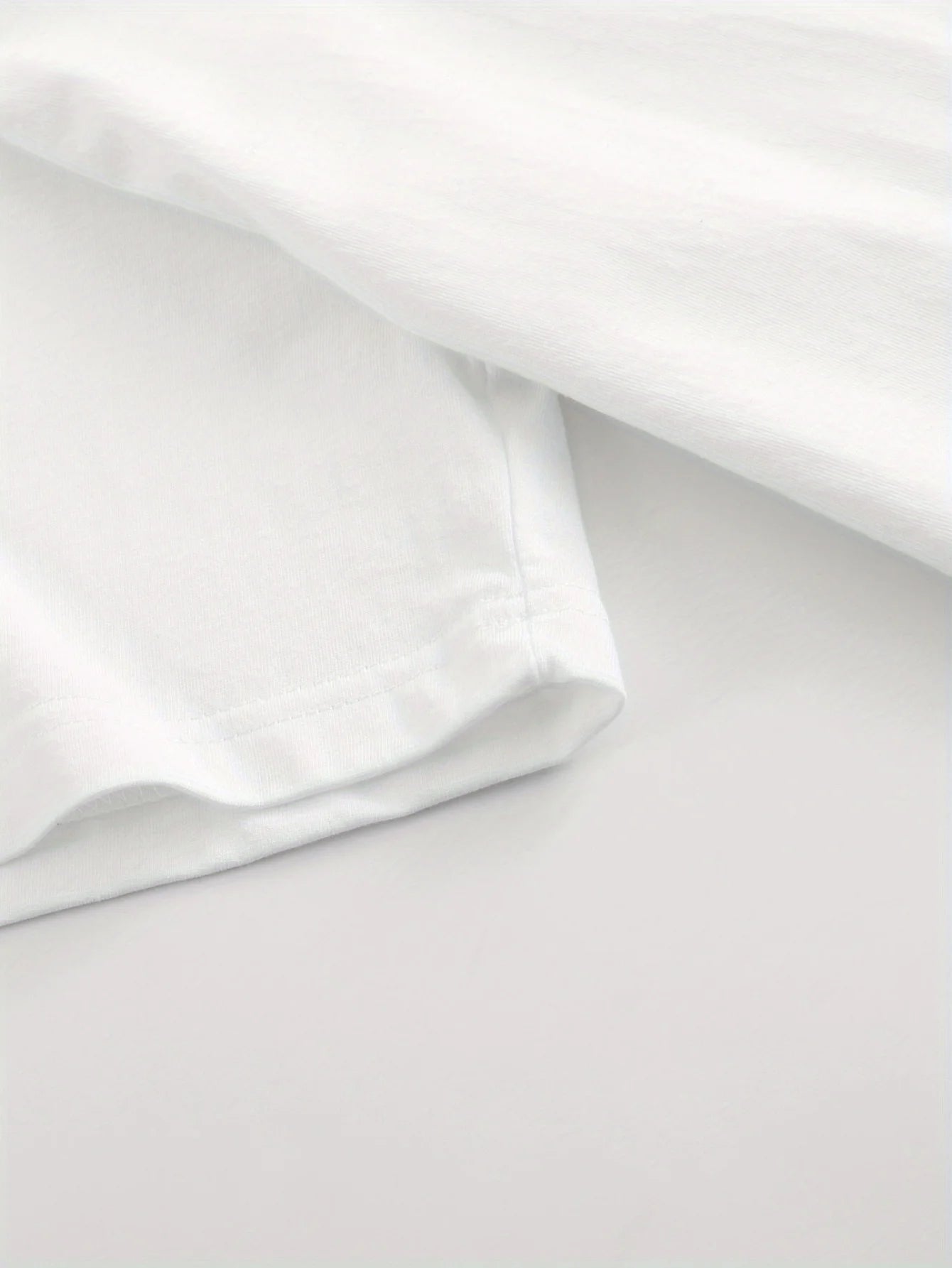 Das Damen-T-Shirt-Design ist einfach und exquisit, weich und bequem und vielseitig, modische Persönlichkeit, grafische T-Shirts, Y2K-Top