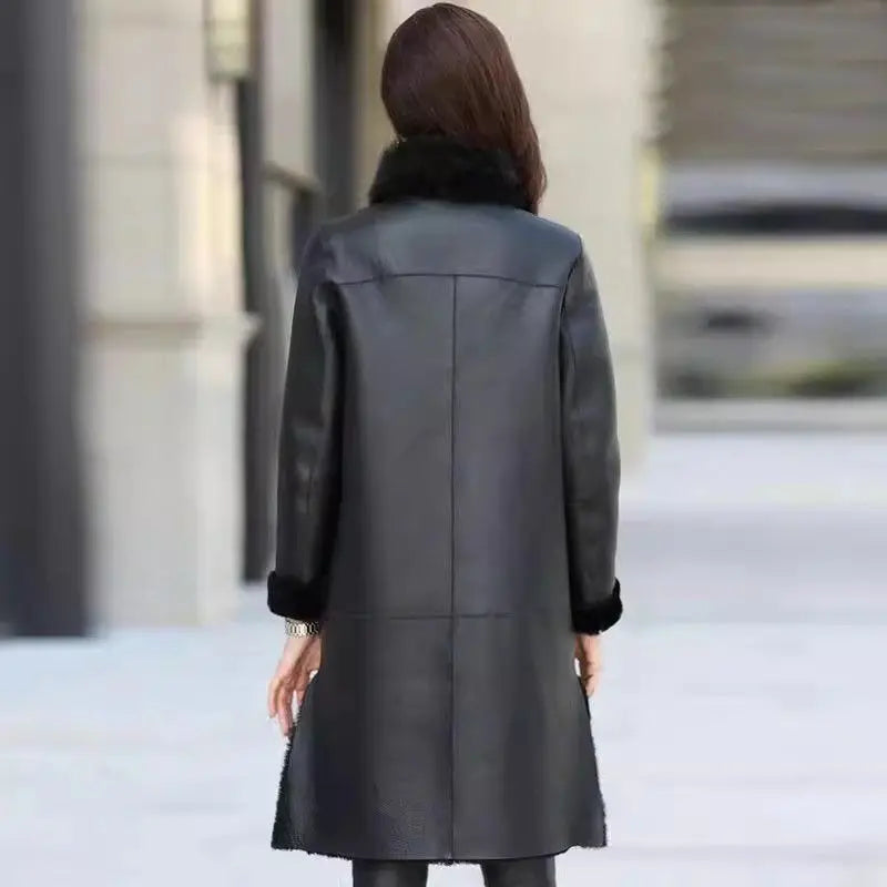 Damen Lederjacke mit Pelzfutter – langer Wintermantel, warm & modisch