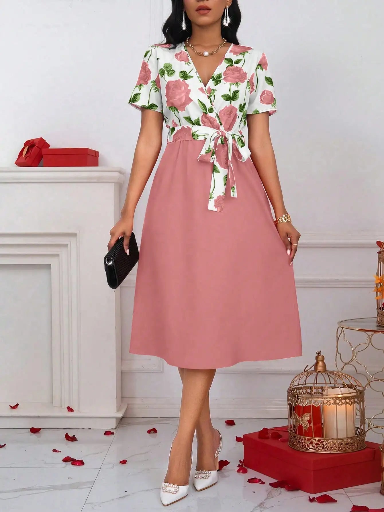 Damen-Midikleid mit Blumenmuster, V-Ausschnitt und Bindegürtel – A-Linien-Kleid mit Rosen-Patchwork und kurzen Ärmeln für Freizeit, Urlaub und Hochzeitsgäste - flohmarkt-deutschland.shop