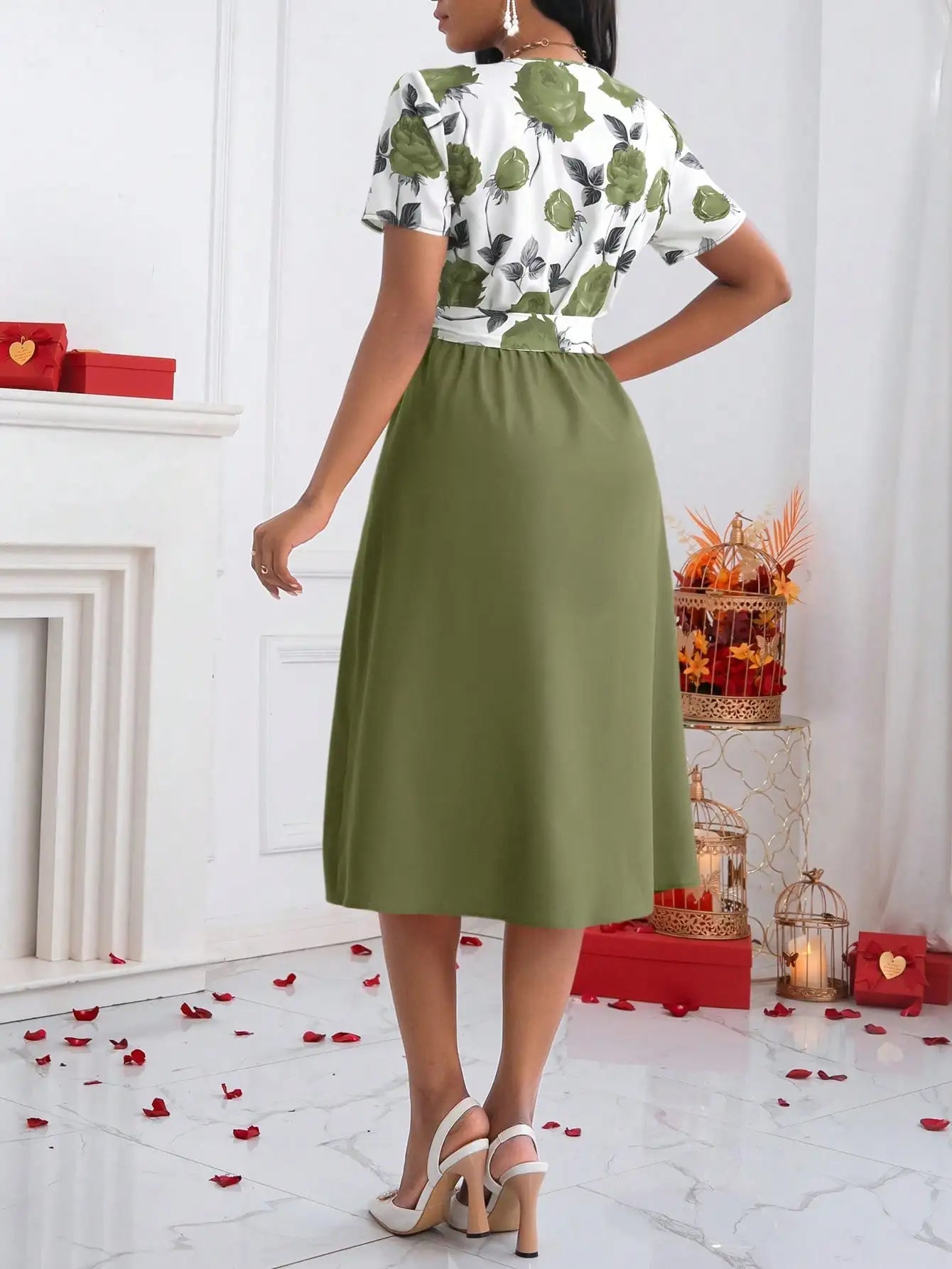 Damen-Midikleid mit Blumenmuster, V-Ausschnitt und Bindegürtel – A-Linien-Kleid mit Rosen-Patchwork und kurzen Ärmeln für Freizeit, Urlaub und Hochzeitsgäste - flohmarkt-deutschland.shop
