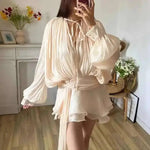 Damen Mini-Kleid - Einfarbige Bluse mit Spitze - flohmarkt-deutschland.shop