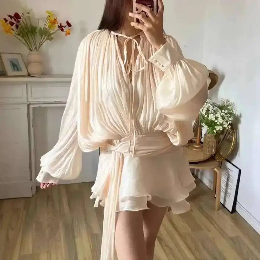 Damen Mini-Kleid - Einfarbige Bluse mit Spitze - flohmarkt-deutschland.shop