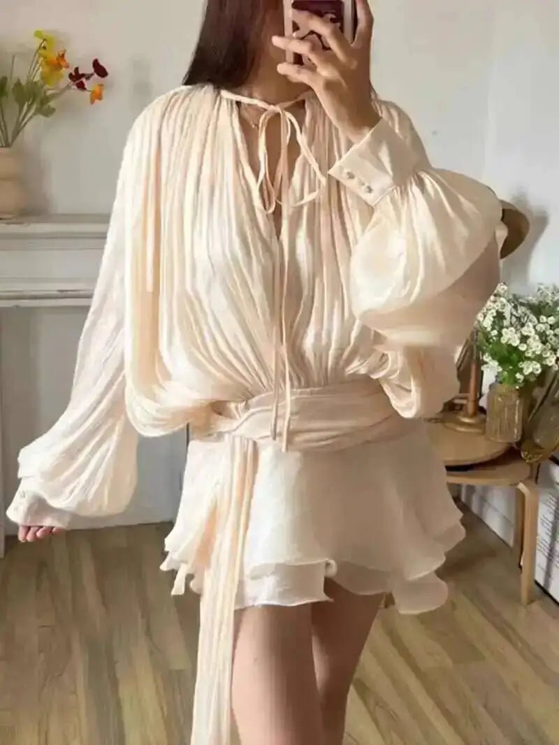 Damen Mini-Kleid - Einfarbige Bluse mit Spitze - flohmarkt-deutschland.shop