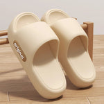 Damen Wolken-Hausschuhe – Plateau-Sandalen mit weicher Sohle & Briefdruck - flohmarkt-deutschland.shop
