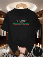 Ein kurzärmeliges Herren-T-Shirt mit Rundhalsausschnitt, stilvolle Elemente und minimalistischem Design. Hergestellt aus bequeme - flohmarkt-deutschland.shop