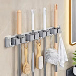 Wandmontierter Mopp- und Besenhalter mit 5 Haken, Starker Mopphalter Selbstklebend für Küche und Bad, Aufbewahrung für Reinigungsgeräte - flohmarkt-deutschland.shop